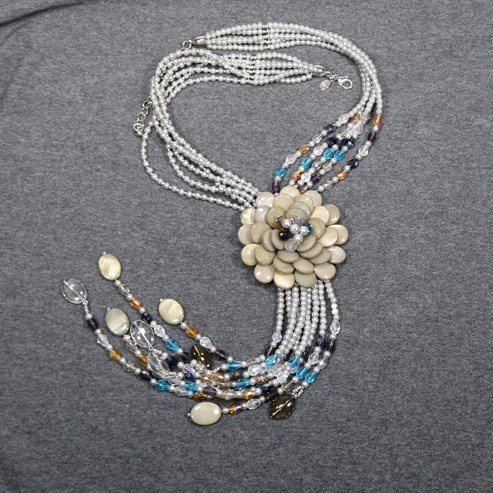 costume jewelry joan rivers shell and glass beaded flower Necklace